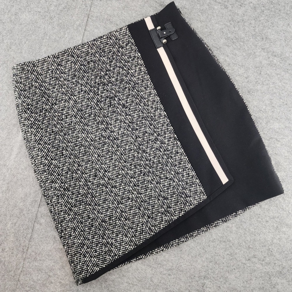 White House Black Market Herringbone Mini Skirt Black White Buckle Detail Size 4